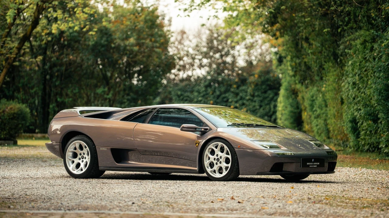 2001 Lamborghini Diablo VT - Image 17 of 31