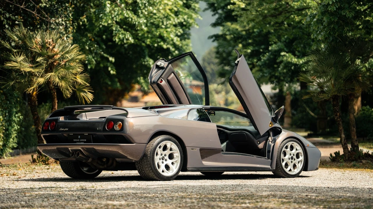 2001 Lamborghini Diablo VT - Image 18 of 31