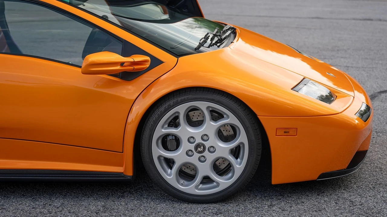 2001 Lamborghini Diablo VT - Image 13 of 18