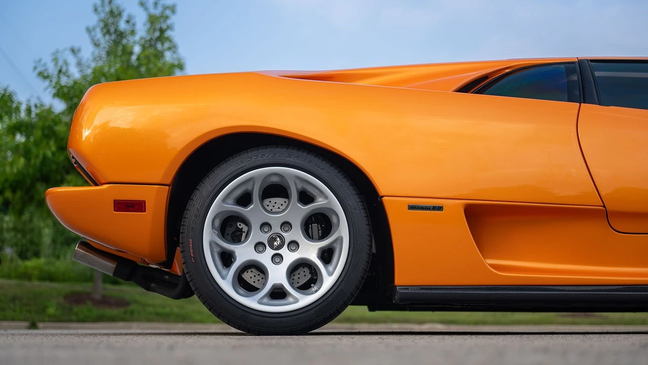 2001 Lamborghini Diablo VT - Image 14 of 18