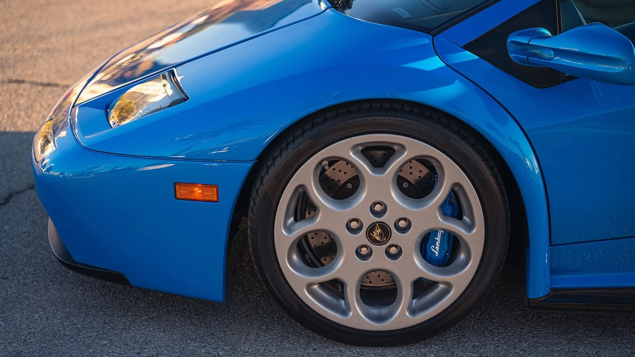 2001 Lamborghini Diablo VT - Image 17 of 31