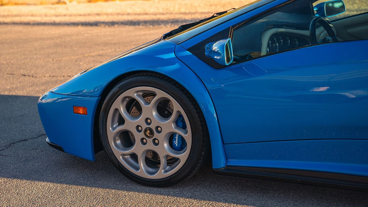 2001 Lamborghini Diablo VT - Image 18 of 31