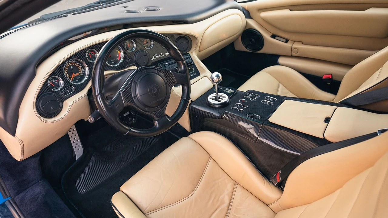 2001 Lamborghini Diablo VT - Image 2 of 31