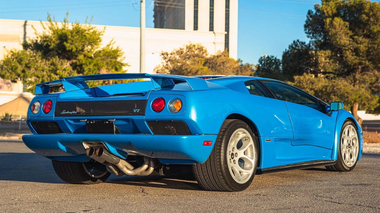 2001 Lamborghini Diablo VT - Image 3 of 31
