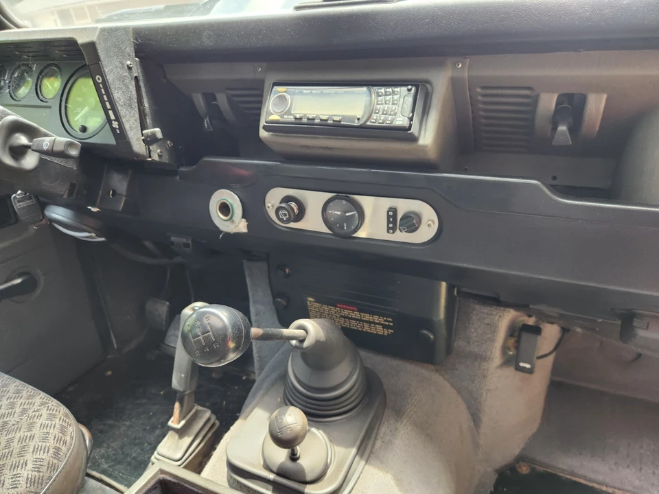 2001 Land Rover Defender - Image 25 of 31