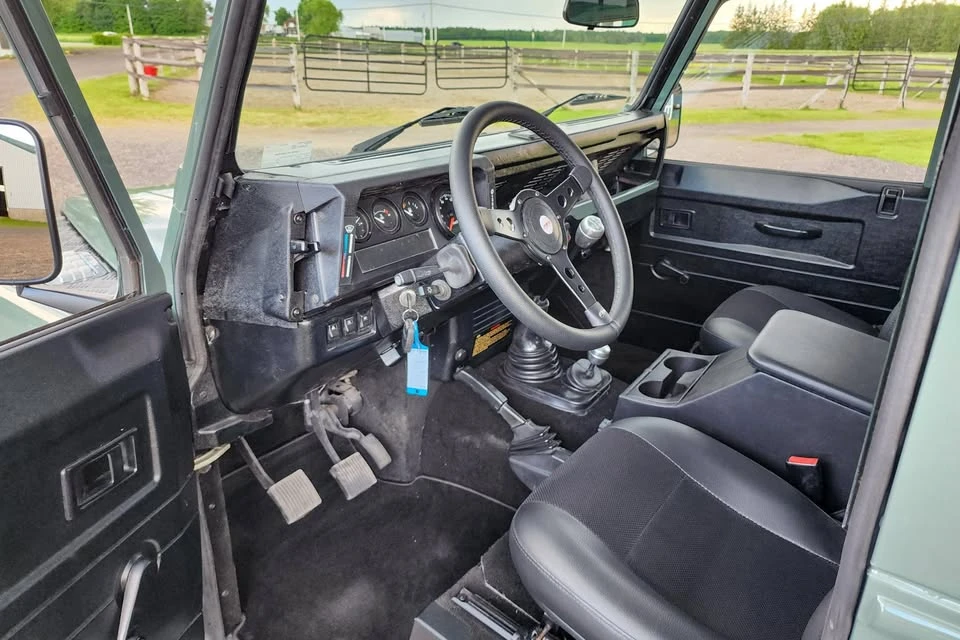2001 Land Rover Defender - Image 6 of 10
