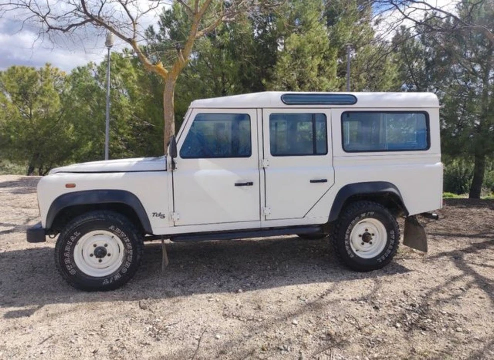2001 Land Rover Defender 110 - Image 4 of 10