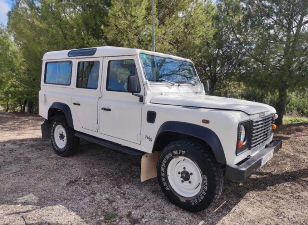 2001 Land Rover Defender 110 - Image 8 of 10