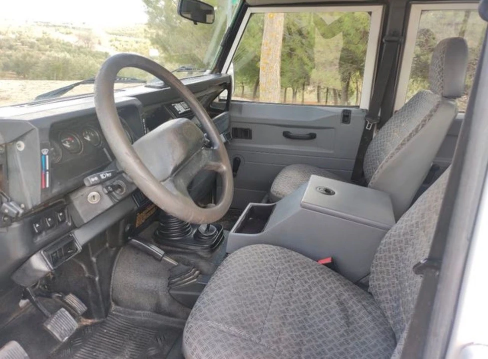 2001 Land Rover Defender 110 - Image 2 of 10