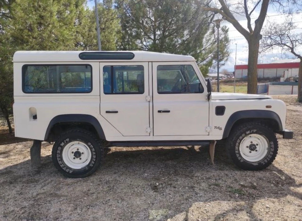 2001 Land Rover Defender 110 - Image 7 of 10