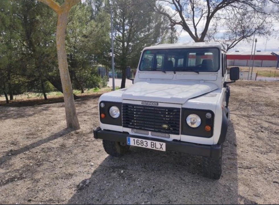 2001 Land Rover Defender 110 - Image 10 of 10