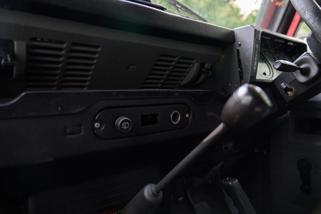 2001 Land Rover Defender 110 - Image 25 of 30