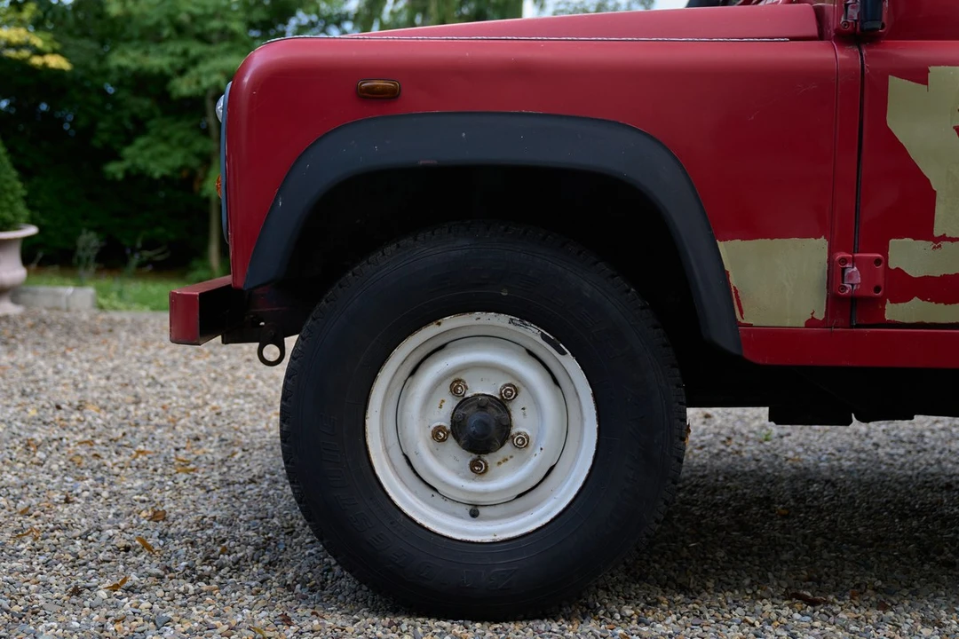 2001 Land Rover Defender 110 - Image 14 of 30