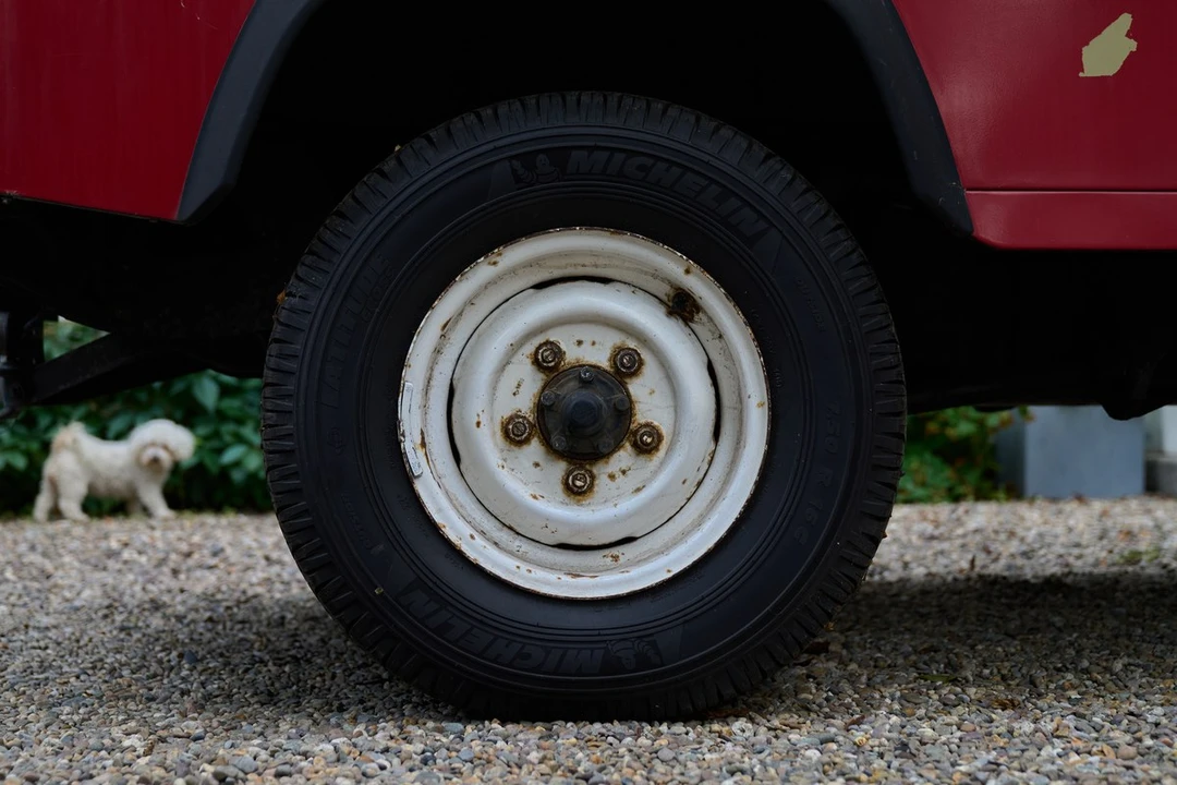 2001 Land Rover Defender 110 - Image 12 of 30