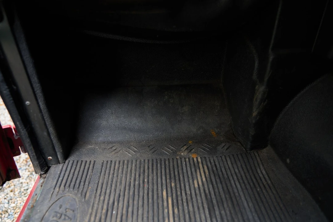 2001 Land Rover Defender 110 - Image 21 of 30