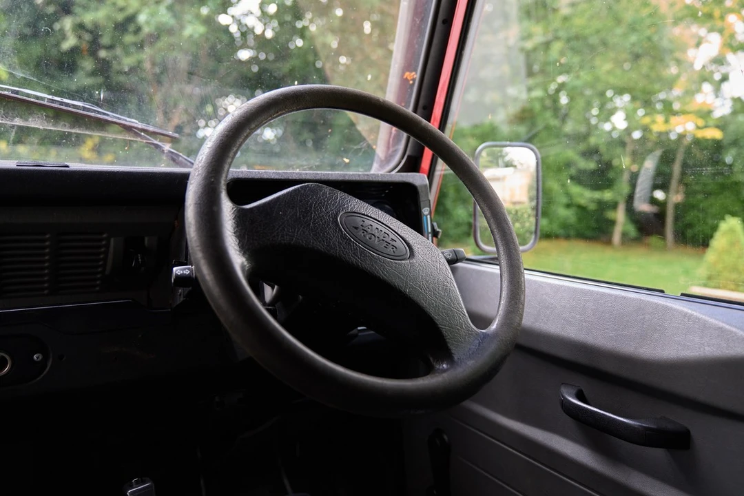 2001 Land Rover Defender 110 - Image 26 of 30