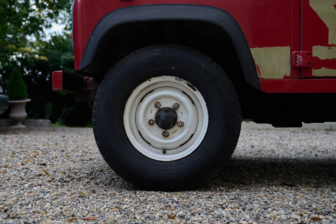 2001 Land Rover Defender 110 - Image 10 of 30