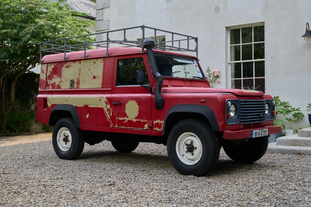 2001 Land Rover Defender 110 - Image 2 of 30