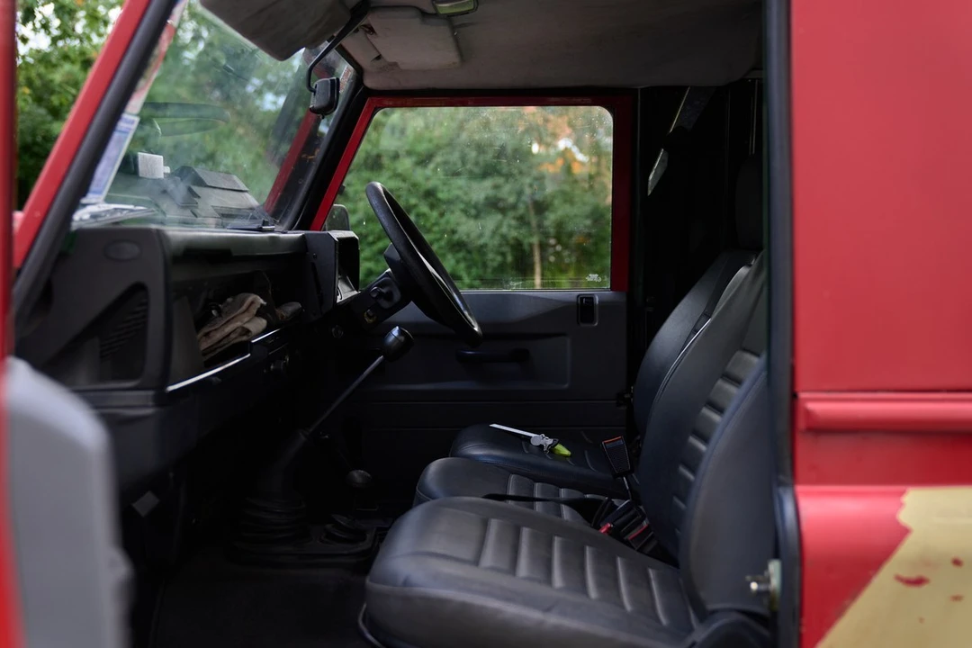 2001 Land Rover Defender 110 - Image 15 of 30