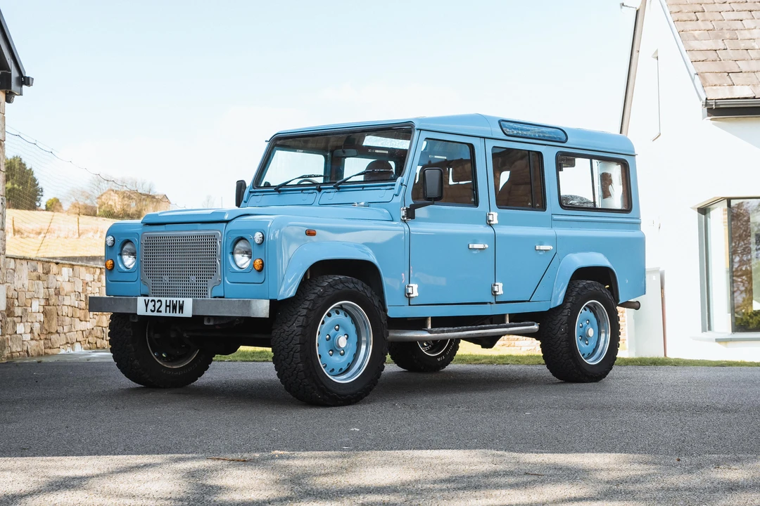 2001 Land Rover Defender 110 - Image 9 of 31