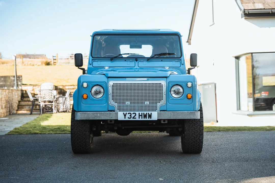 2001 Land Rover Defender 110 - Image 10 of 31