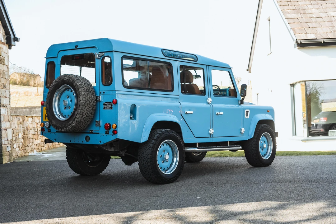 2001 Land Rover Defender 110 - Image 5 of 31
