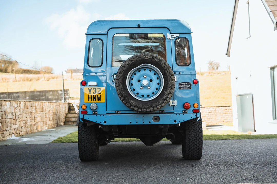2001 Land Rover Defender 110 - Image 6 of 31