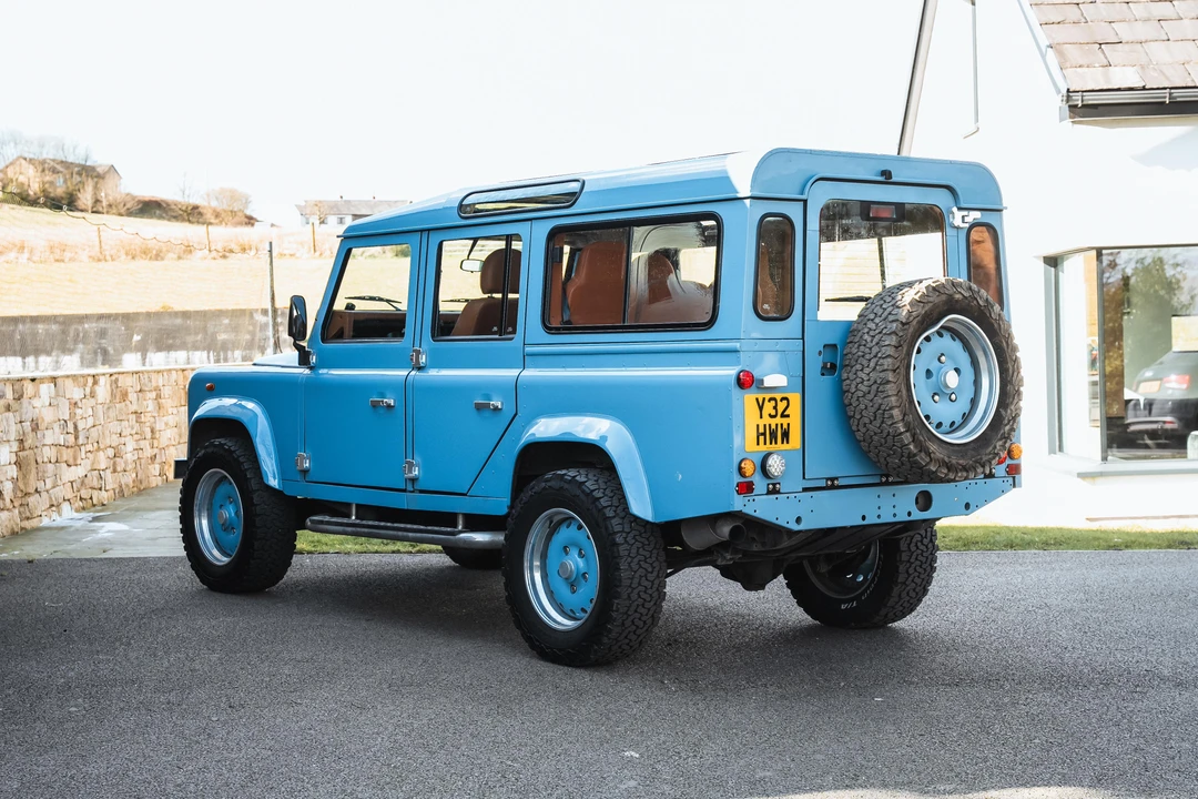 2001 Land Rover Defender 110 - Image 15 of 31