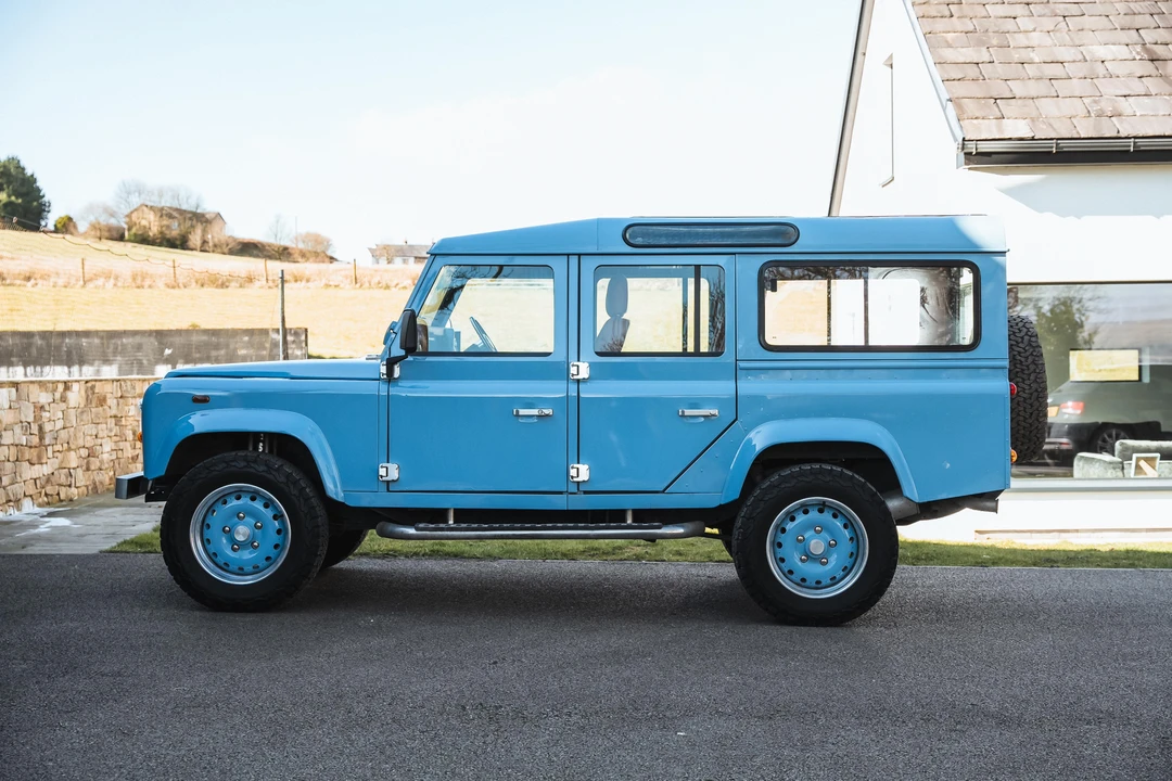 2001 Land Rover Defender 110 - Image 16 of 31