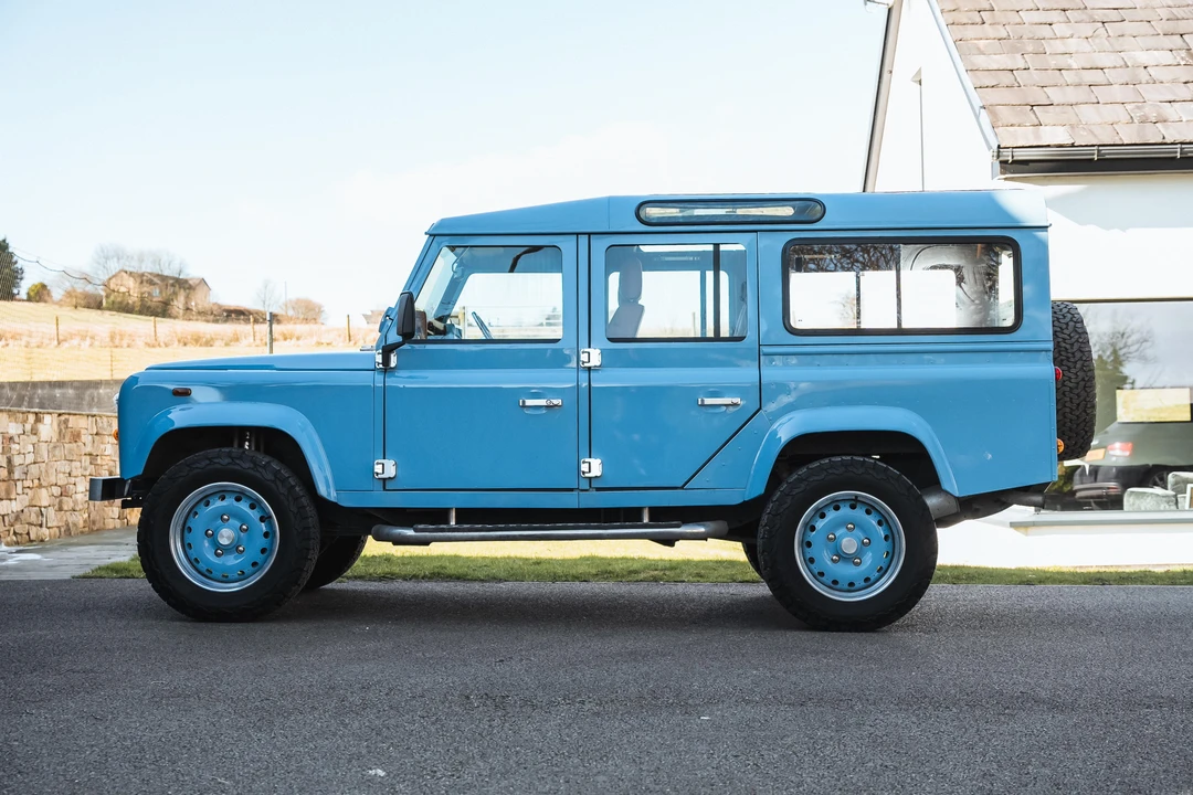 2001 Land Rover Defender 110 - Image 8 of 31