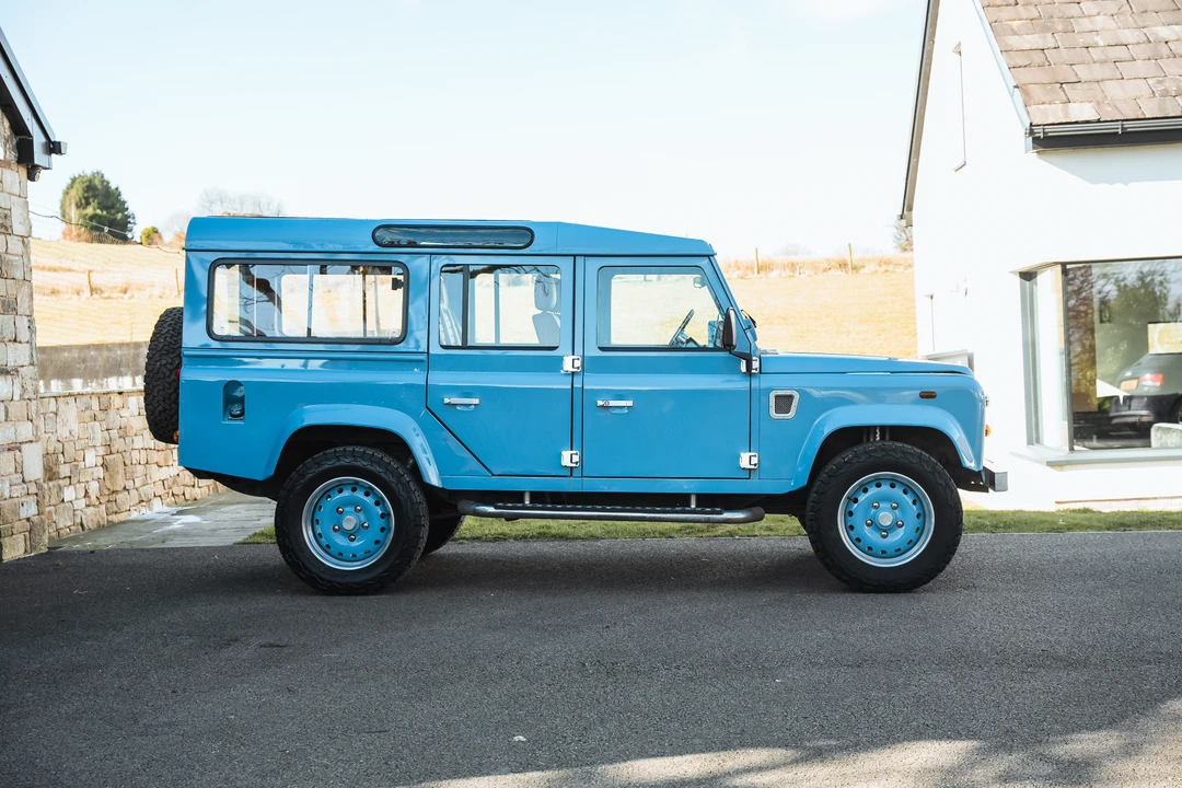 2001 Land Rover Defender 110 - Image 20 of 31