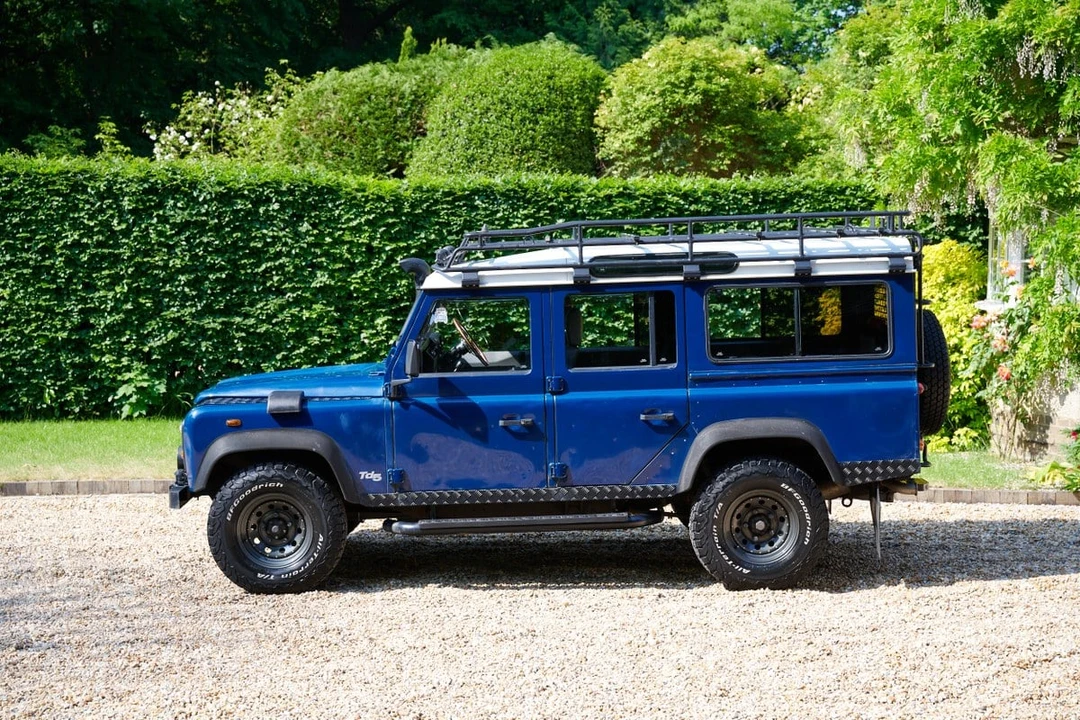 2001 Land Rover Defender 110 - Image 7 of 30