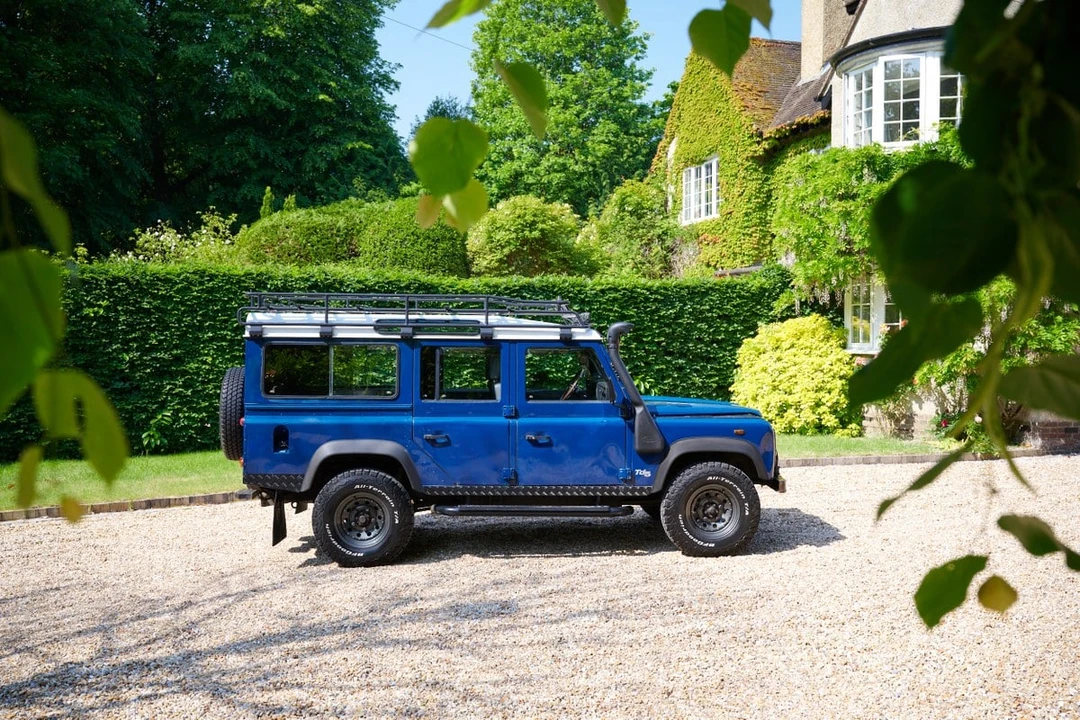 2001 Land Rover Defender 110 - Image 19 of 30
