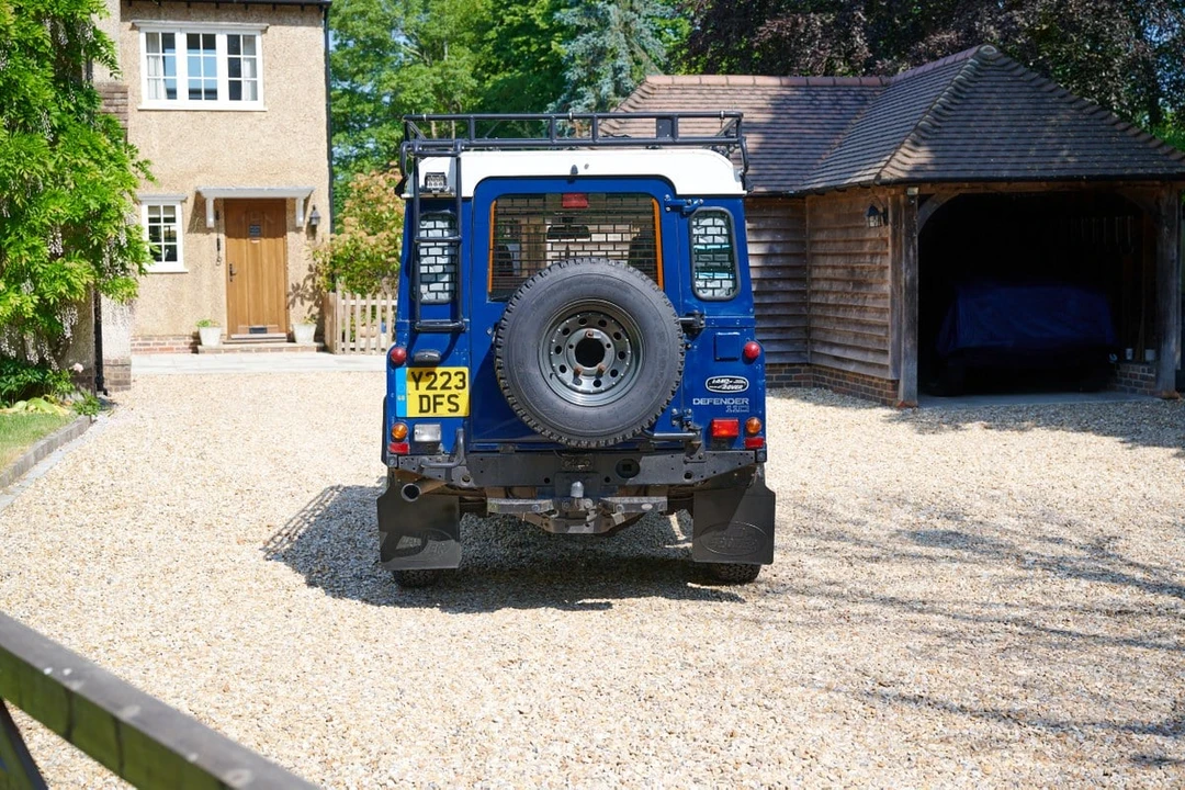 2001 Land Rover Defender 110 - Image 11 of 30