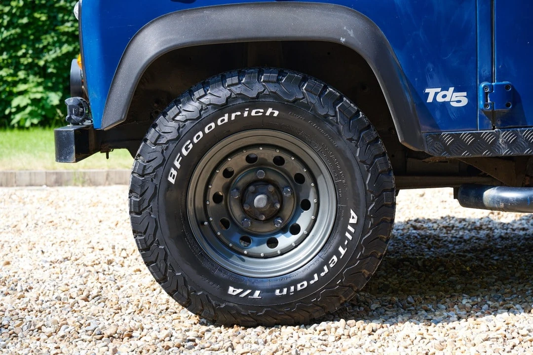 2001 Land Rover Defender 110 - Image 26 of 30