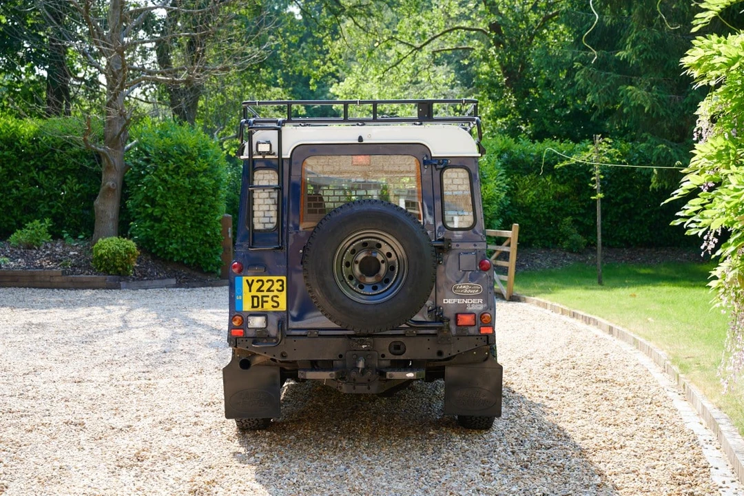 2001 Land Rover Defender 110 - Image 10 of 30
