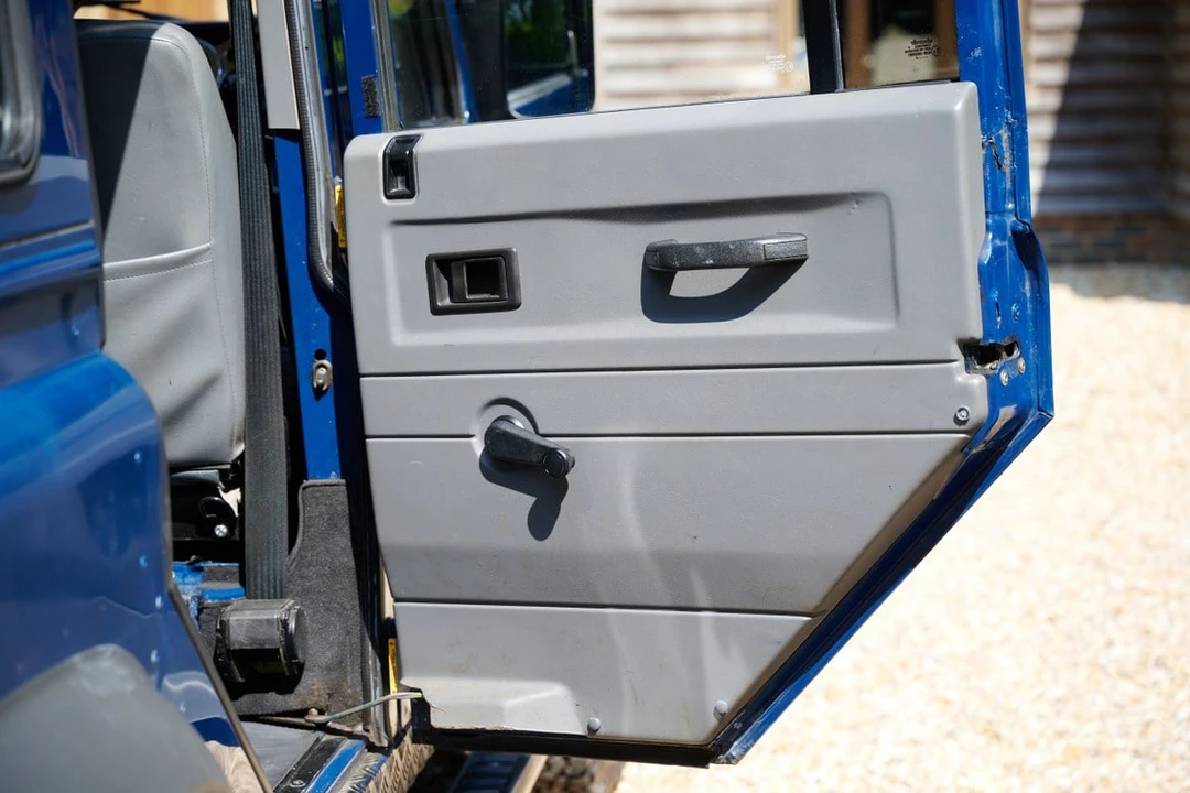 2001 Land Rover Defender 110 - Image 30 of 30