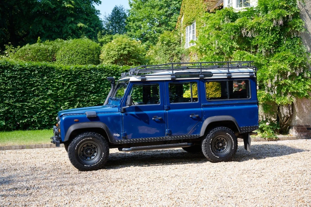 2001 Land Rover Defender 110 - Image 6 of 30