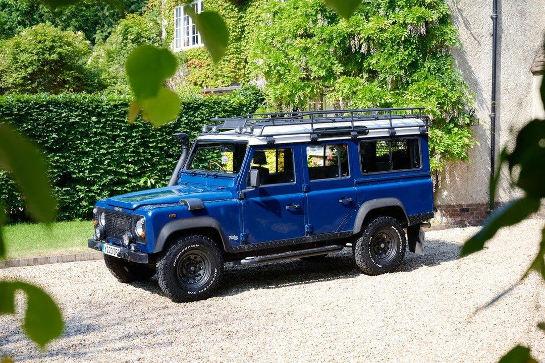2001 Land Rover Defender 110 - Image 5 of 30