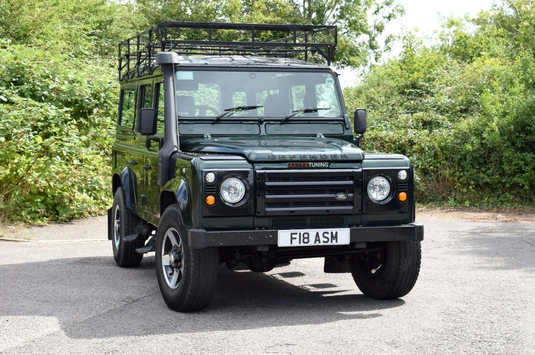 2001 Land Rover Defender 110 - Image 12 of 30