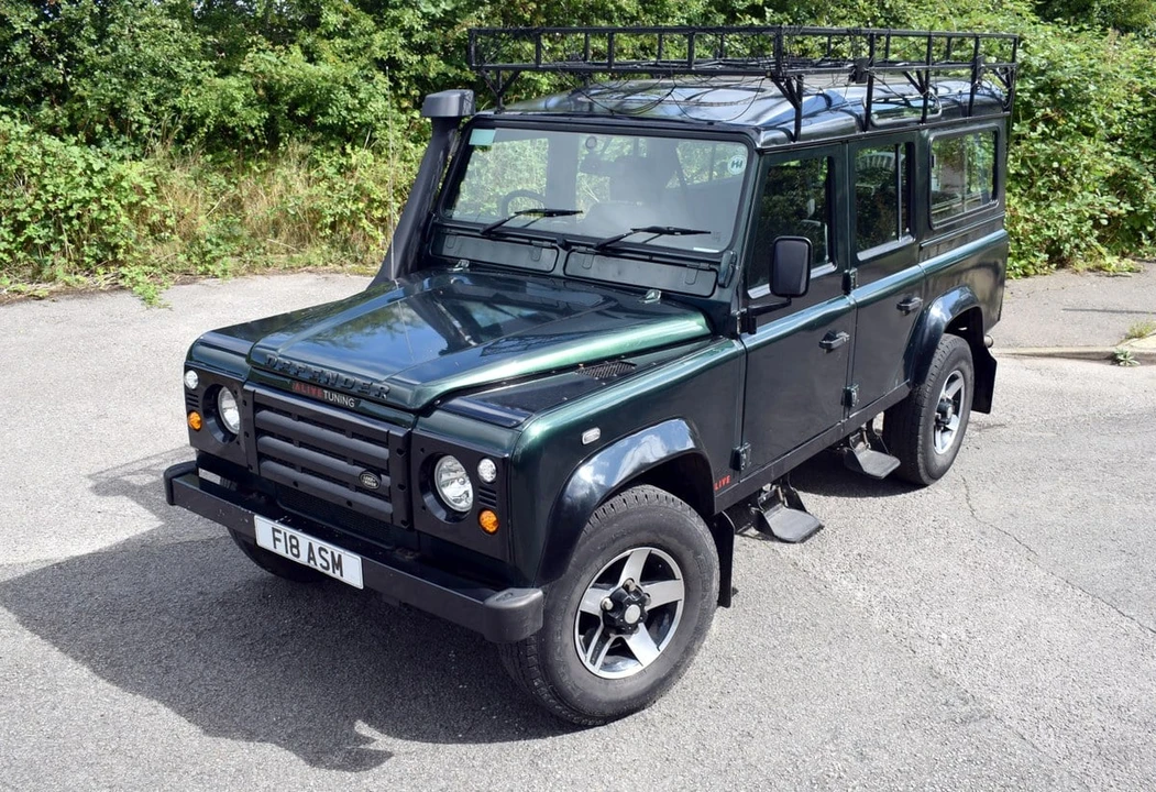 2001 Land Rover Defender 110 - Image 3 of 30