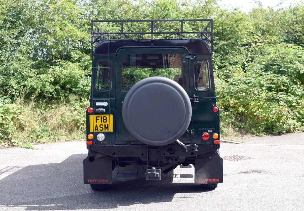 2001 Land Rover Defender 110 - Image 15 of 30