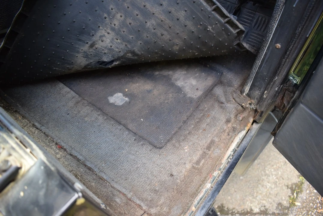 2001 Land Rover Defender 110 - Image 24 of 30