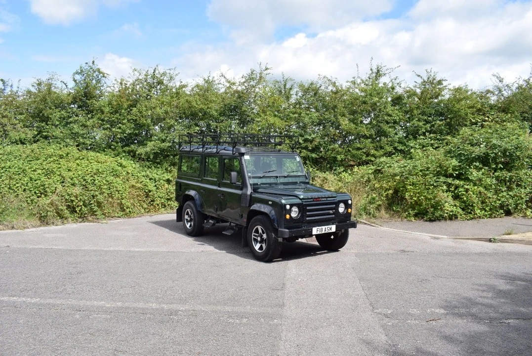 2001 Land Rover Defender 110 - Image 8 of 30