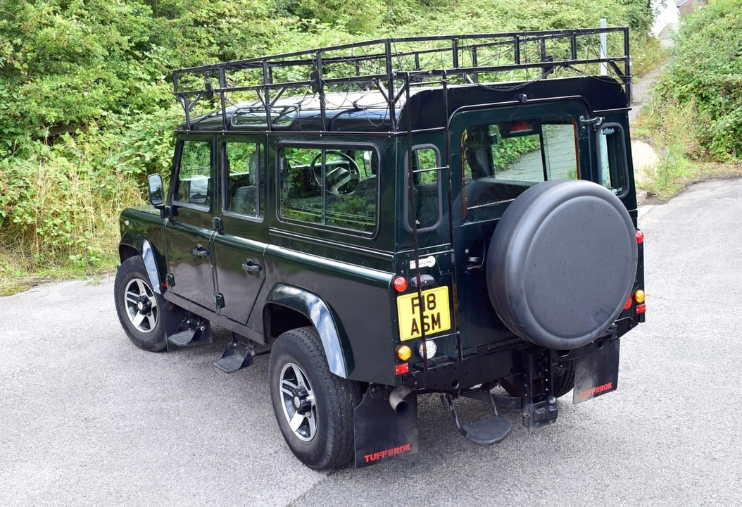 2001 Land Rover Defender 110 - Image 5 of 30