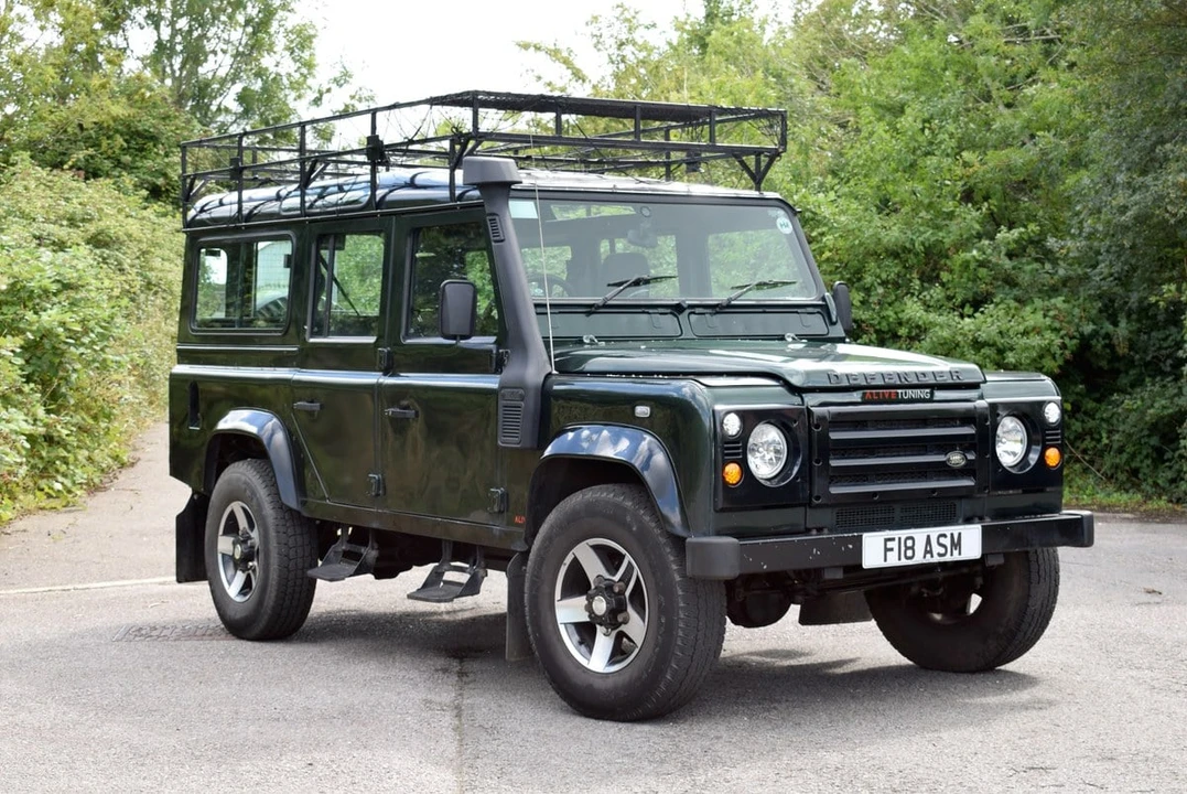 2001 Land Rover Defender 110 - Image 14 of 30