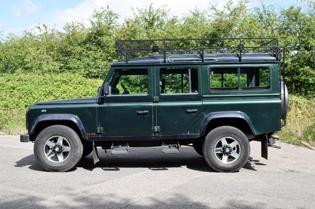 2001 Land Rover Defender 110 - Image 13 of 30