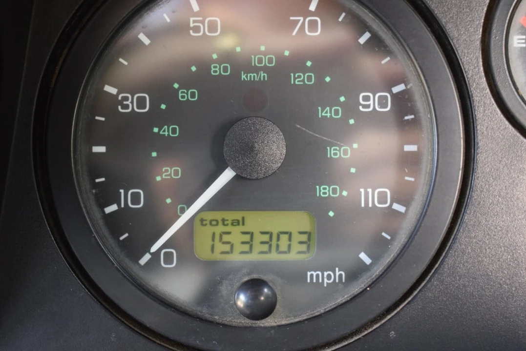 2001 Land Rover Defender 110 - Image 28 of 30