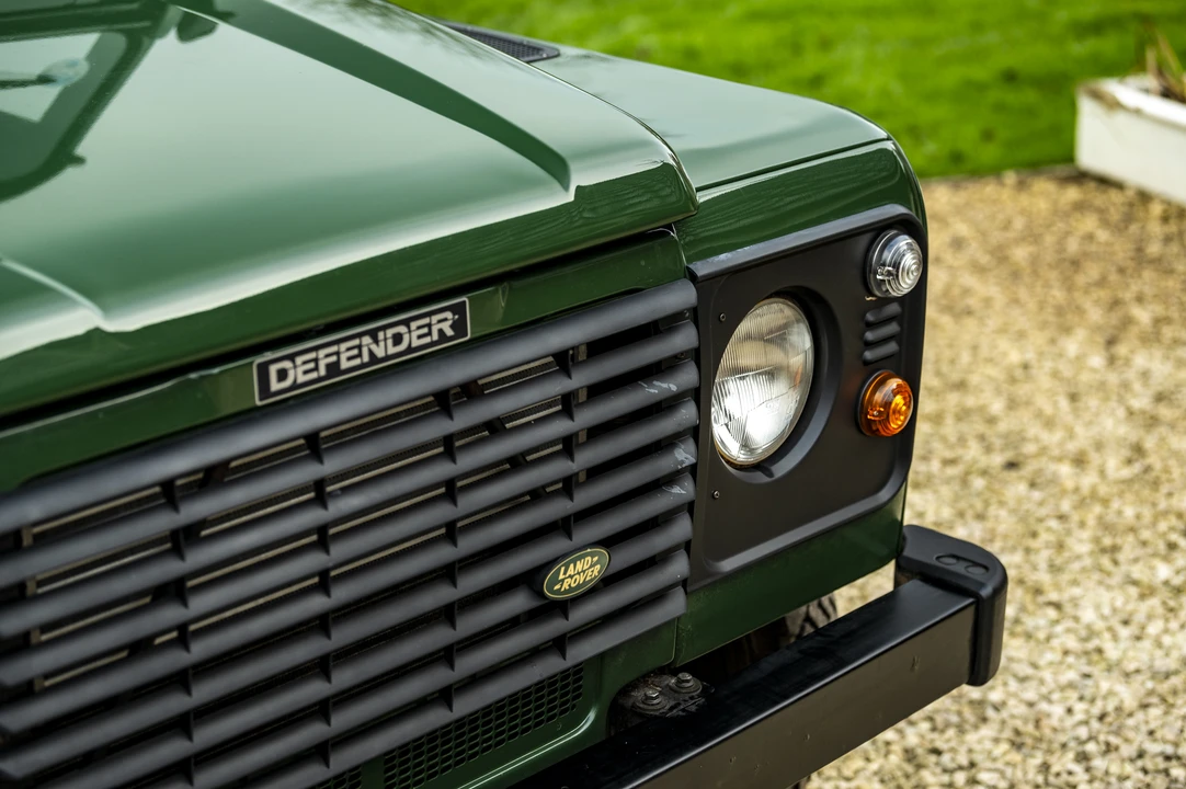 2001 Land Rover Defender 110 - Image 20 of 31