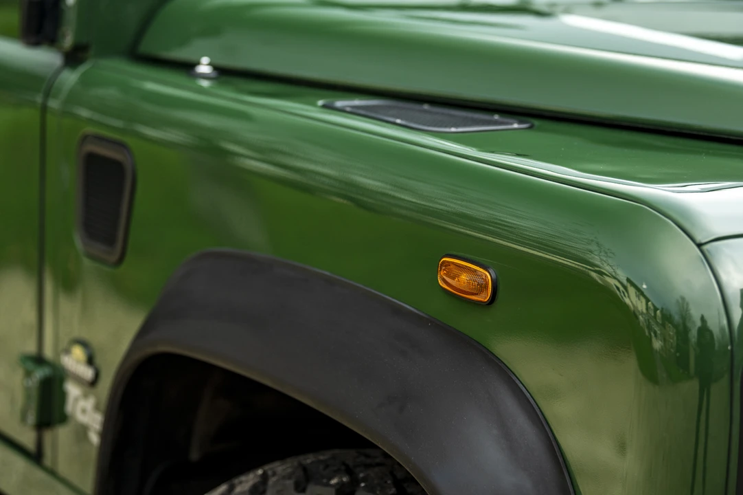 2001 Land Rover Defender 110 - Image 21 of 31